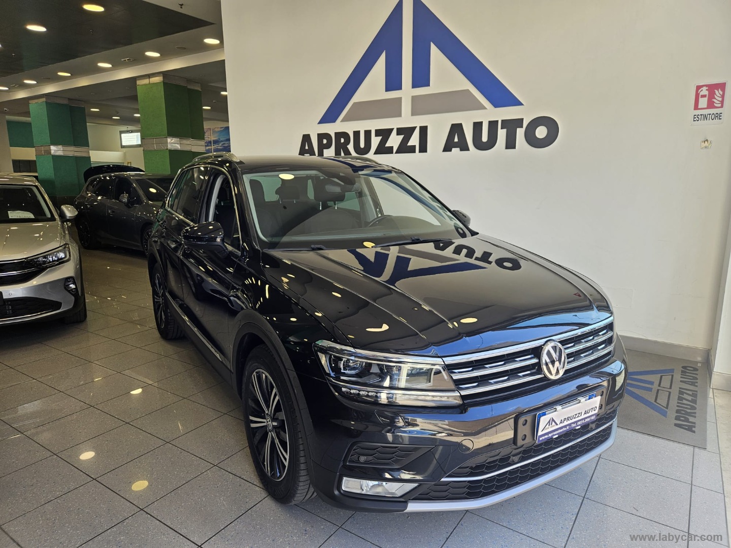 VOLKSWAGEN Tiguan