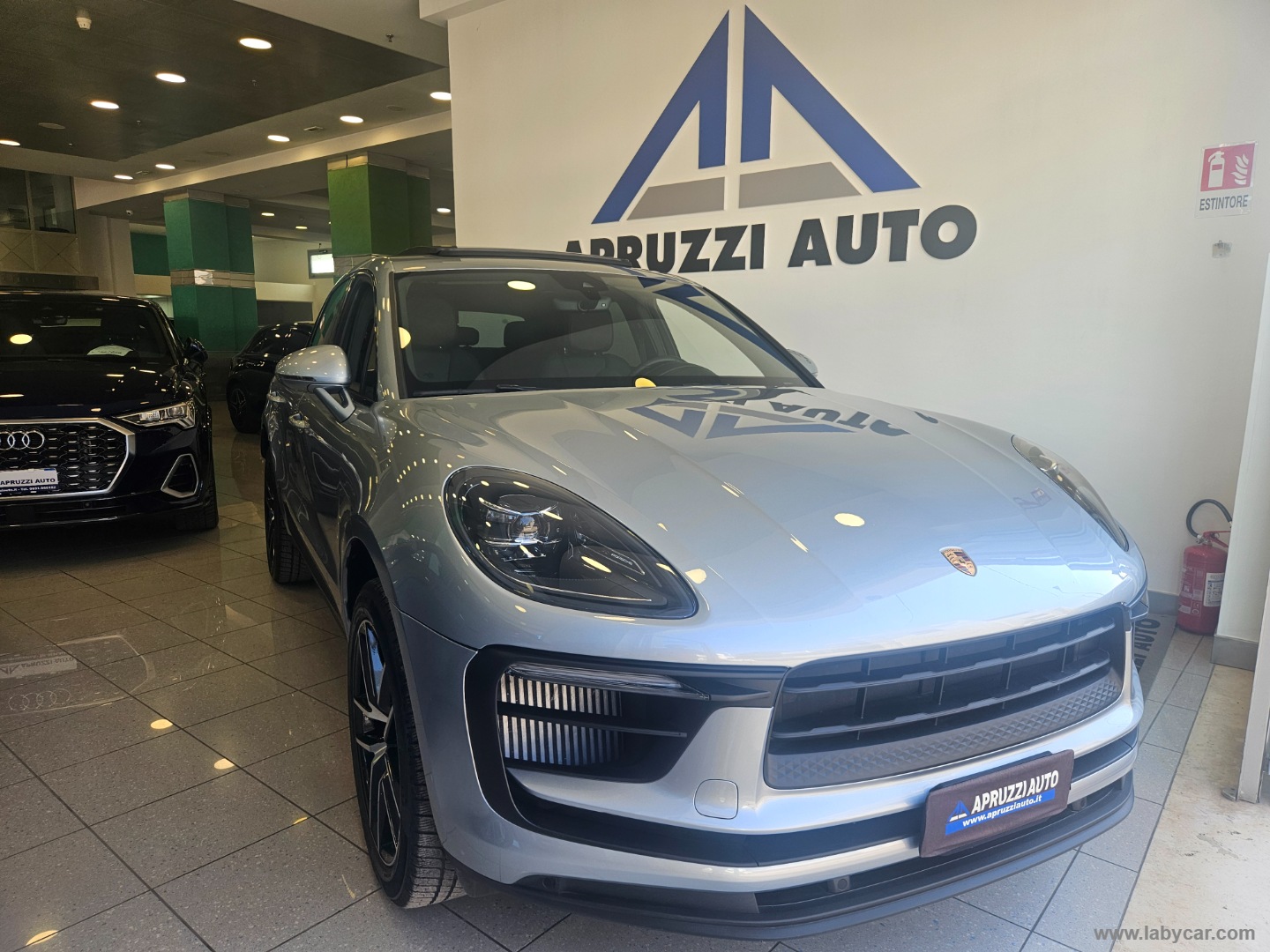 PORSCHE Macan