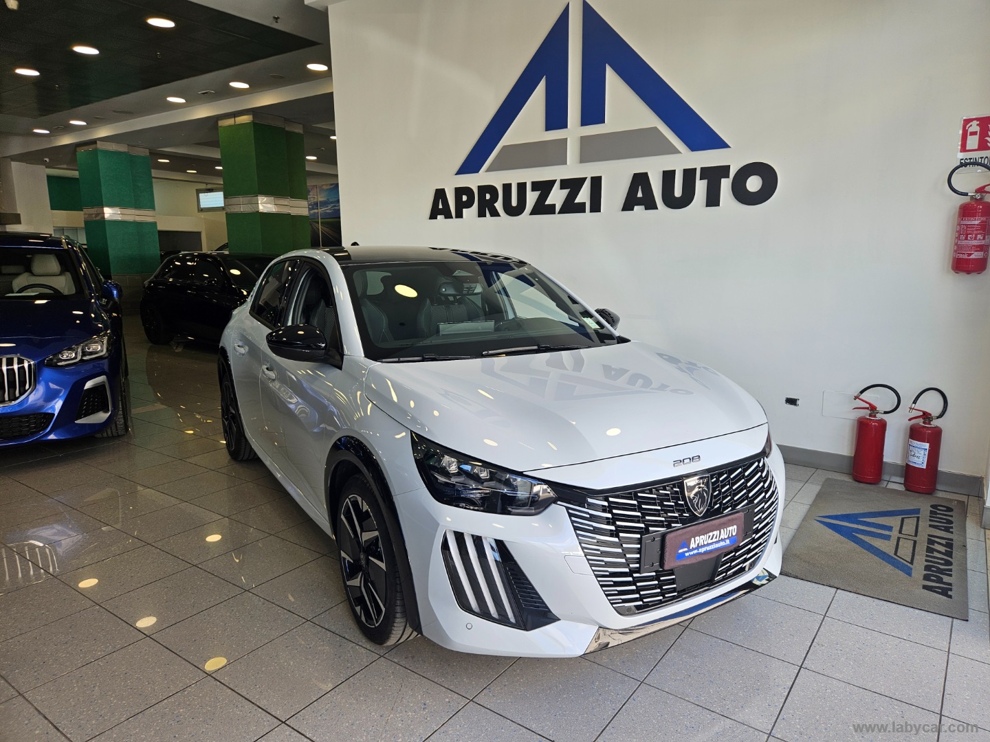 PEUGEOT 208