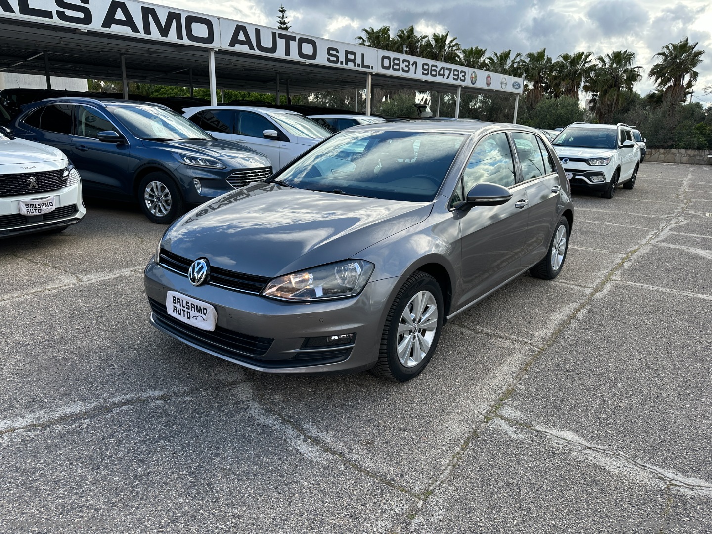 VOLKSWAGEN Golf