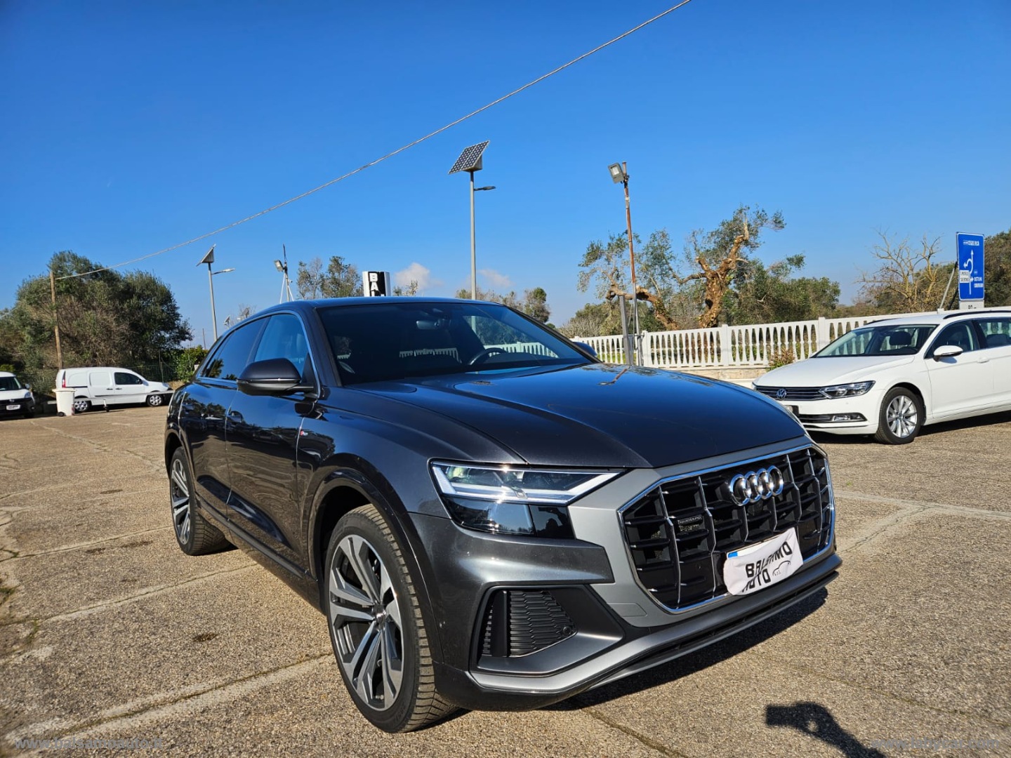 AUDI Q8