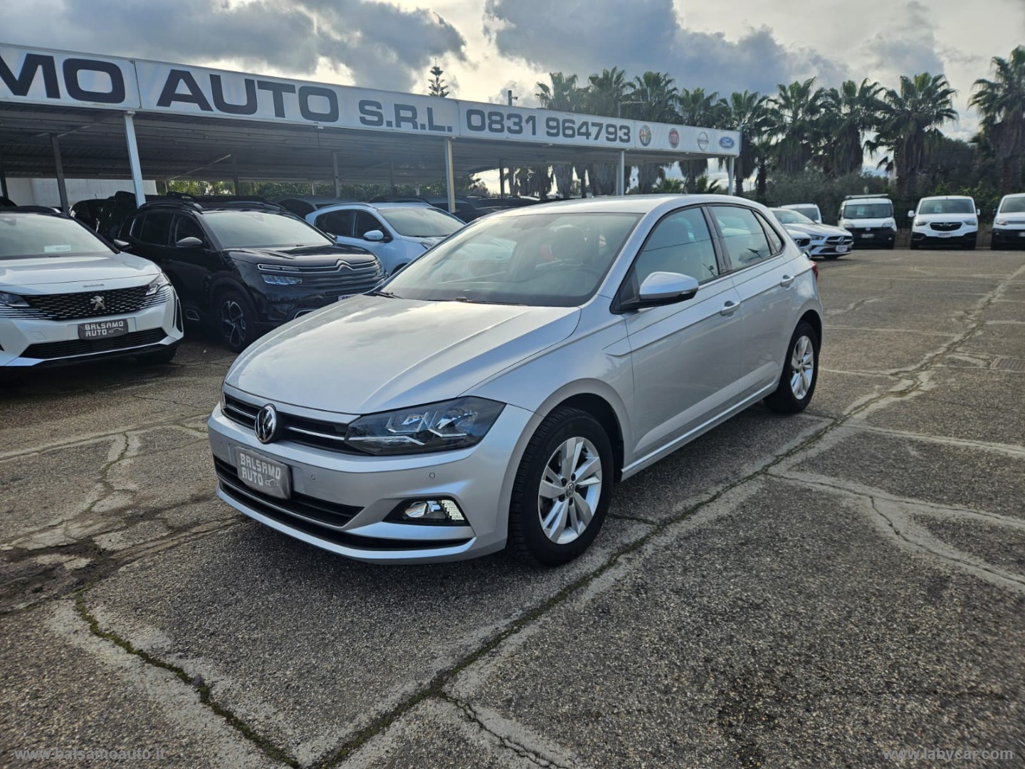 VOLKSWAGEN Polo