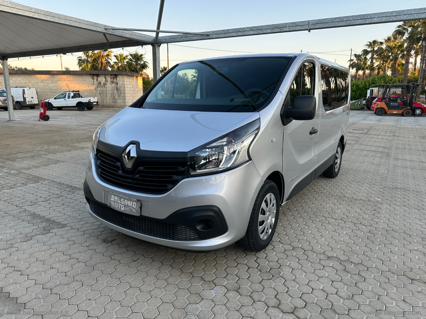 RENAULT 