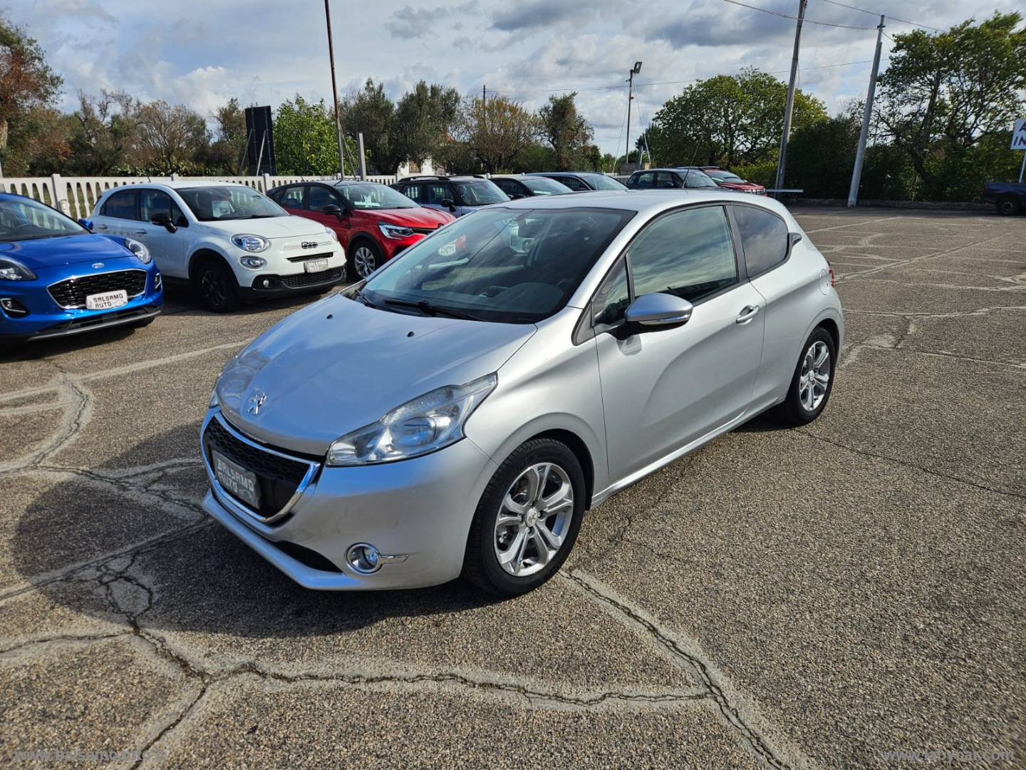 PEUGEOT 208