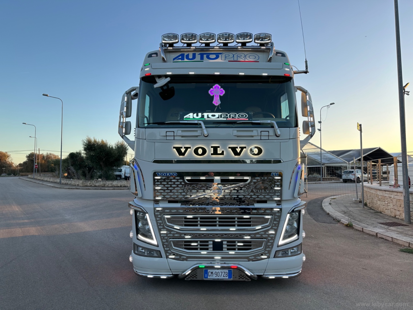 VOLVO 