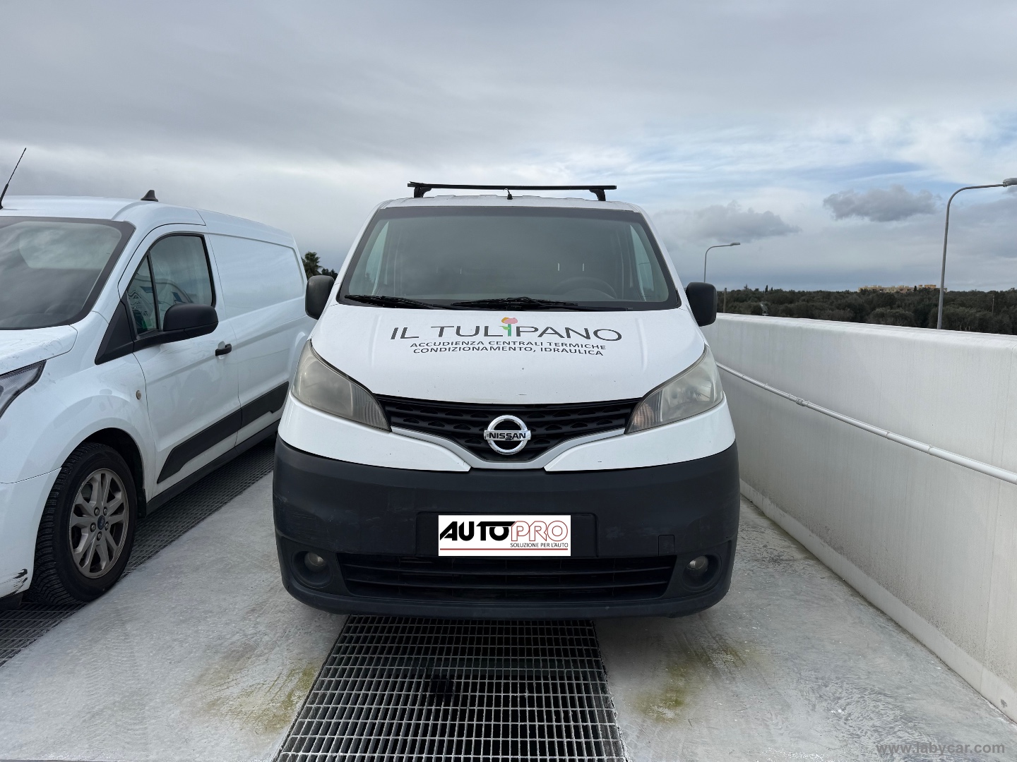 NISSAN NV200
