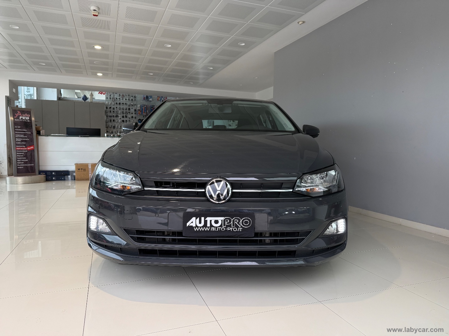 VOLKSWAGEN Polo