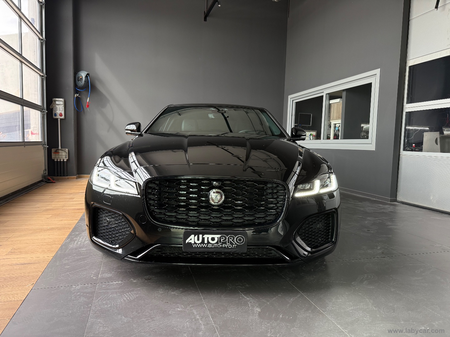 XF 2.0 D 204 CV AWD aut. R-Dynamic HSE                                                        