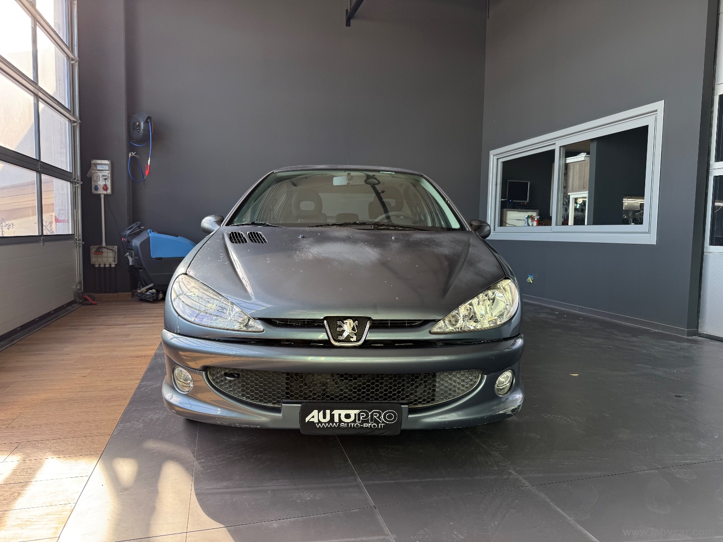 PEUGEOT 206