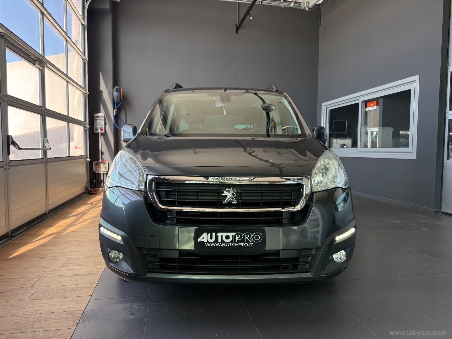 PEUGEOT 