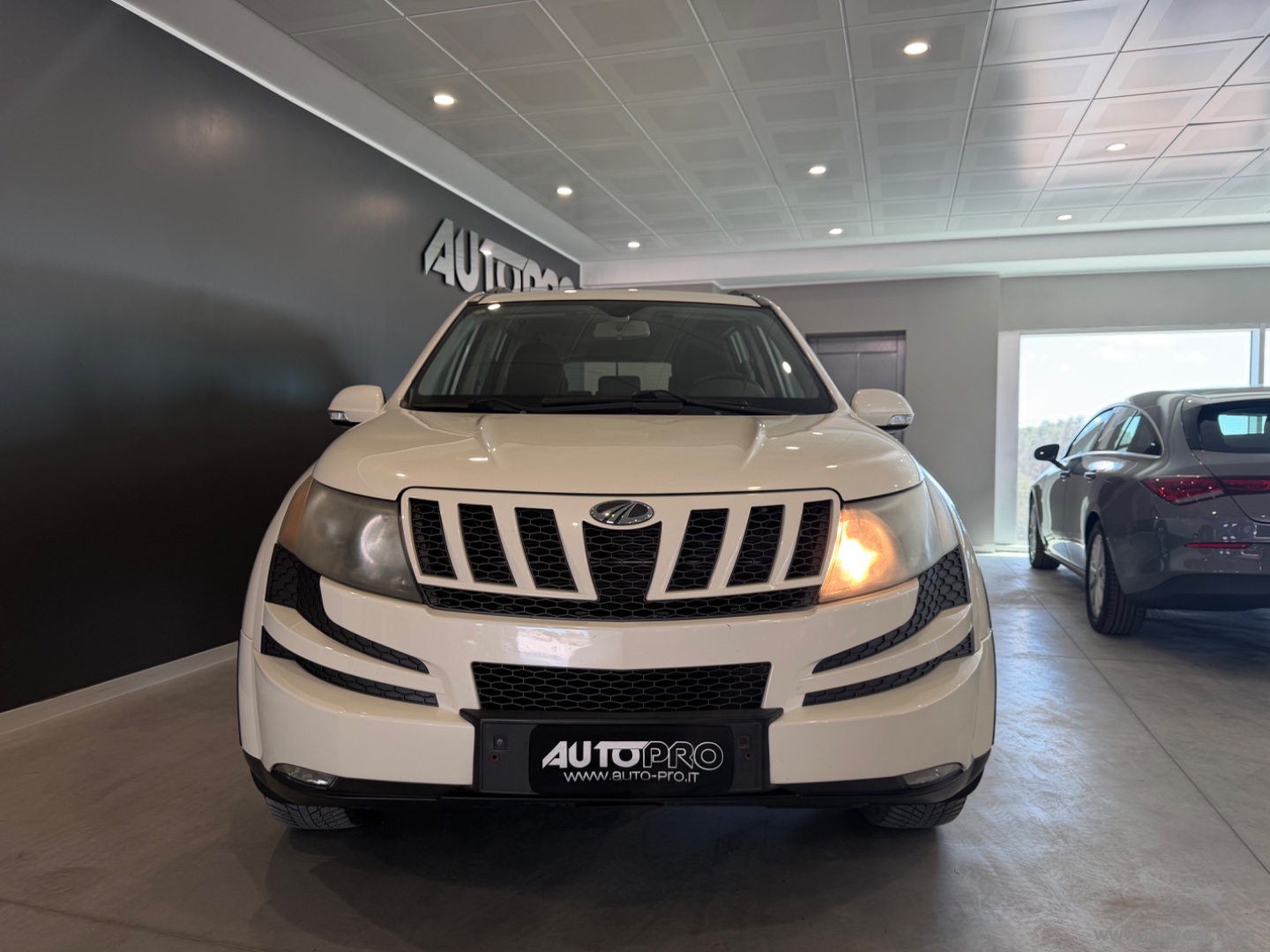 MAHINDRA XUV500 2.2 16V FWD W6                                                        