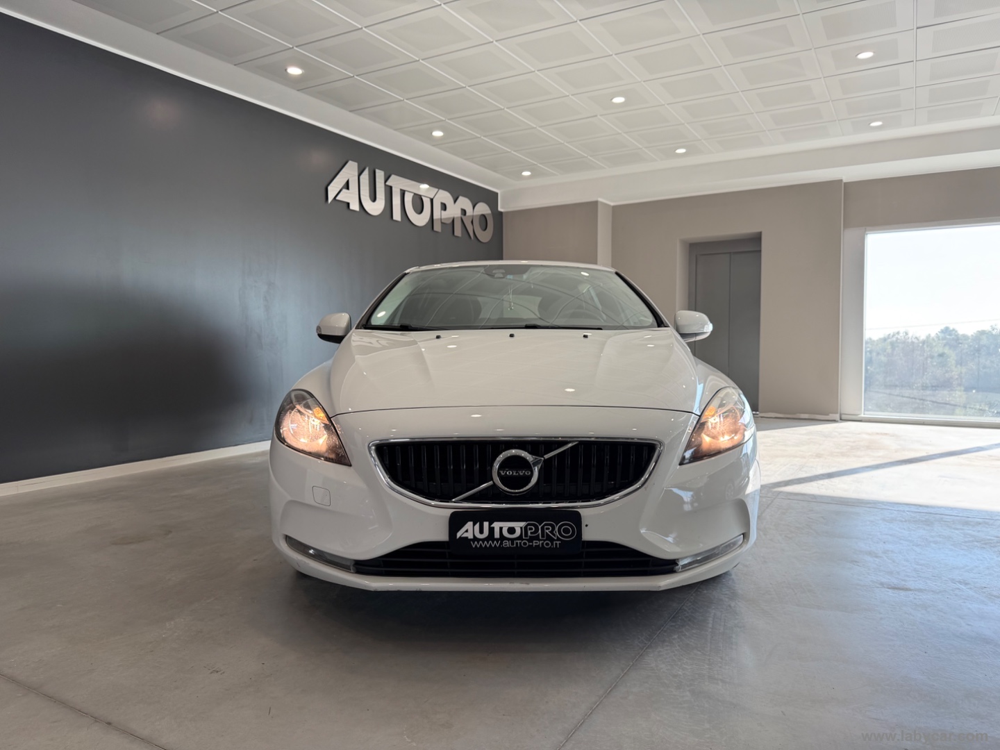 VOLVO V40 D2 Business                                                        