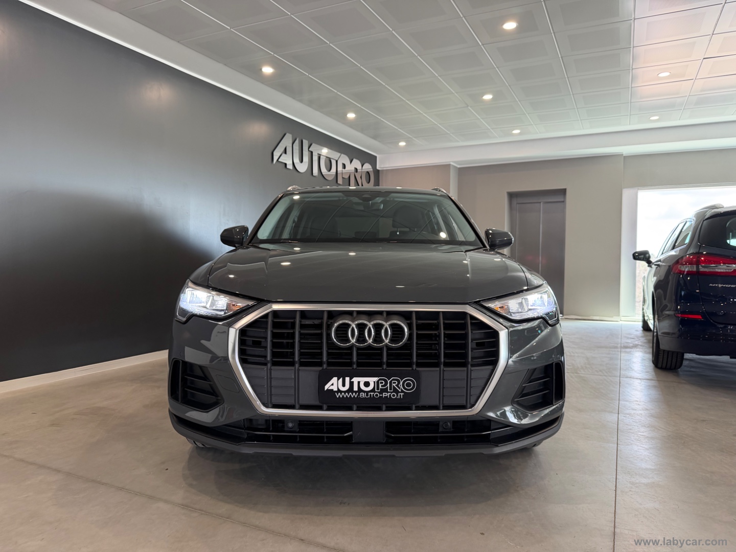 AUDI Q3 35 TDI S tronic Business                                                        