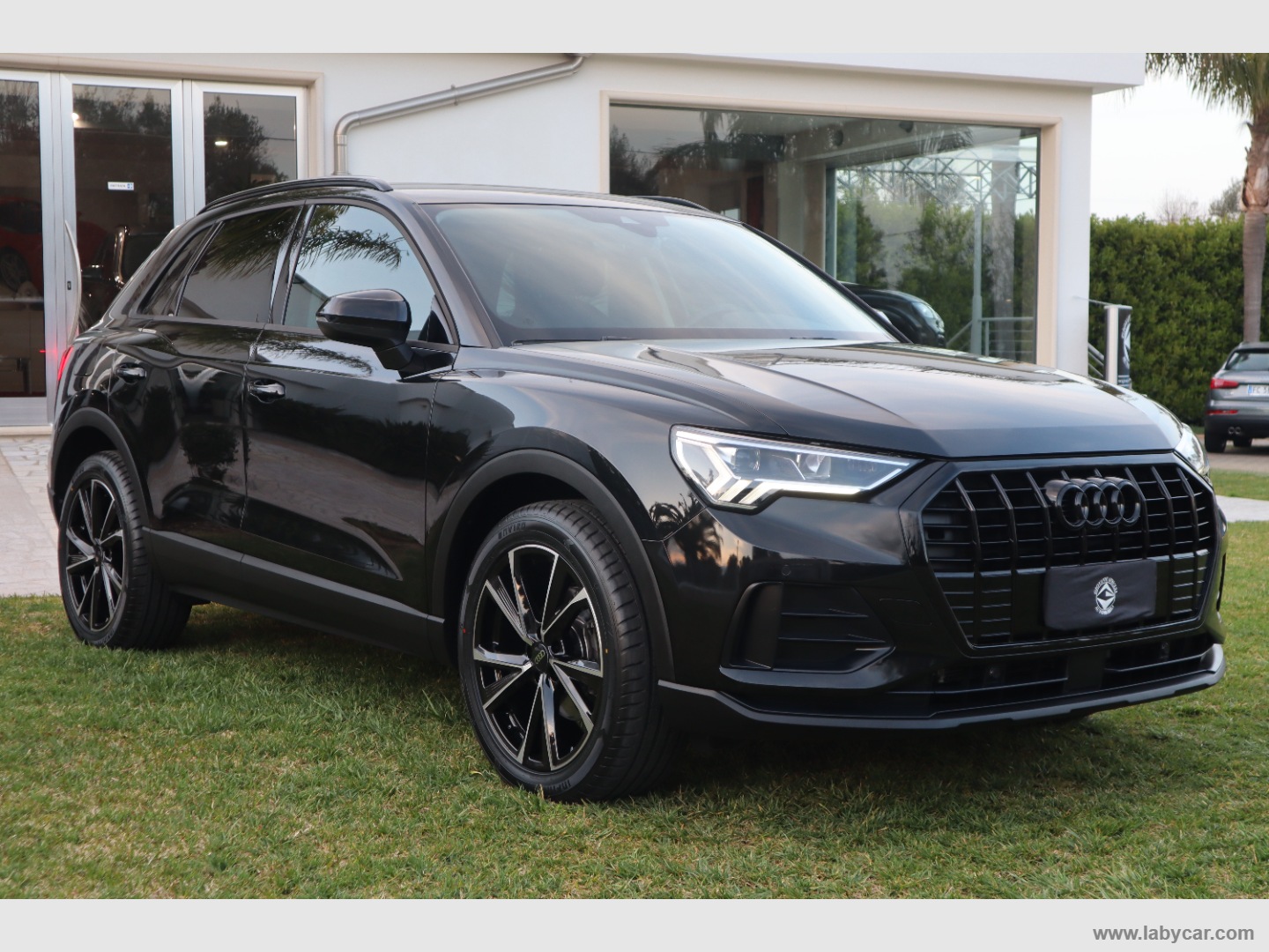 Q3 35 TDI S tronic Identity Black                                                        