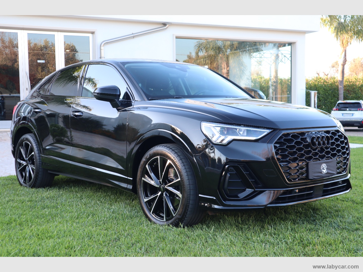 Q3 SPB 35 TDI S tronic Identity Black                                                        