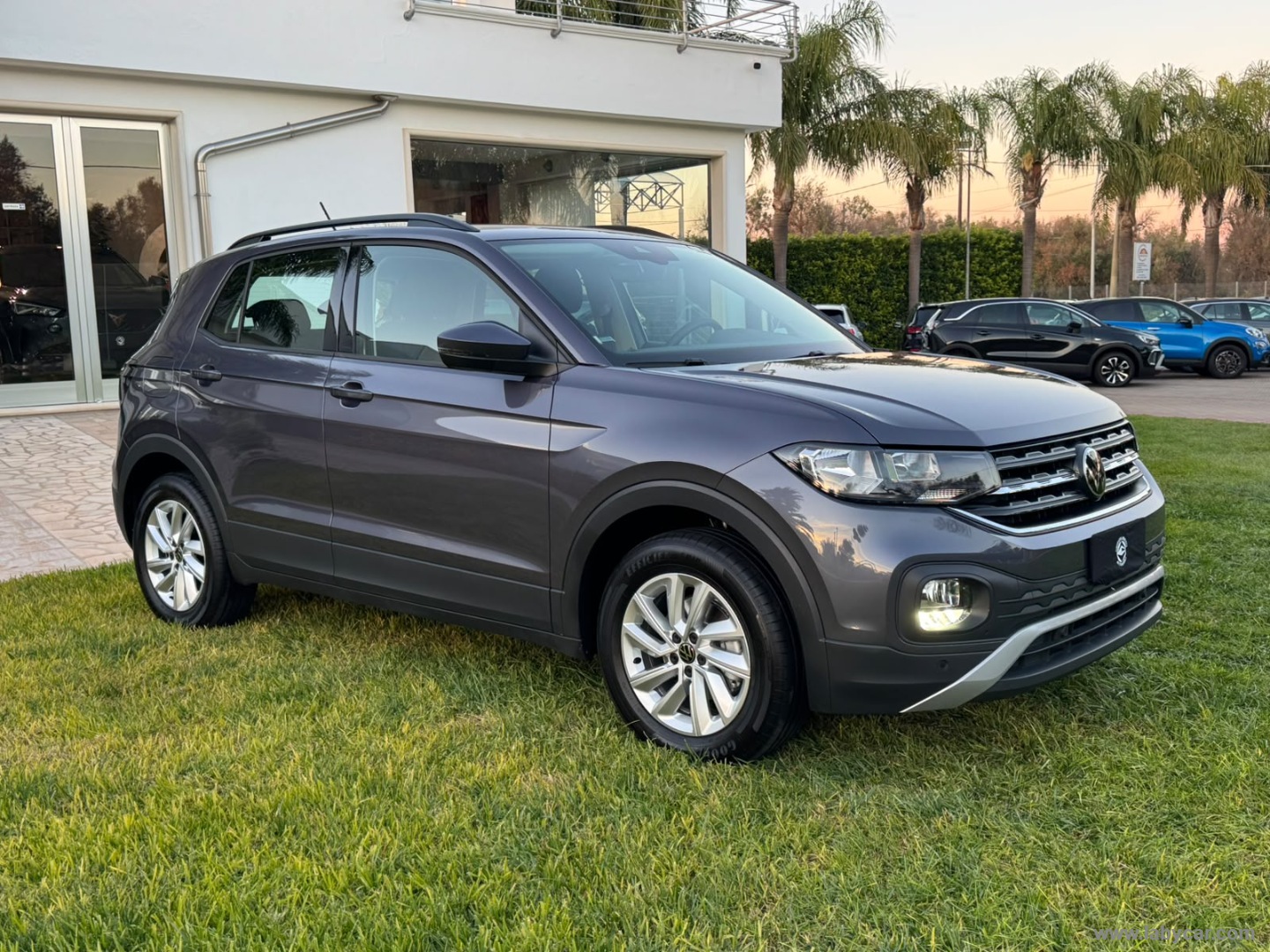 VOLKSWAGEN T-Cross