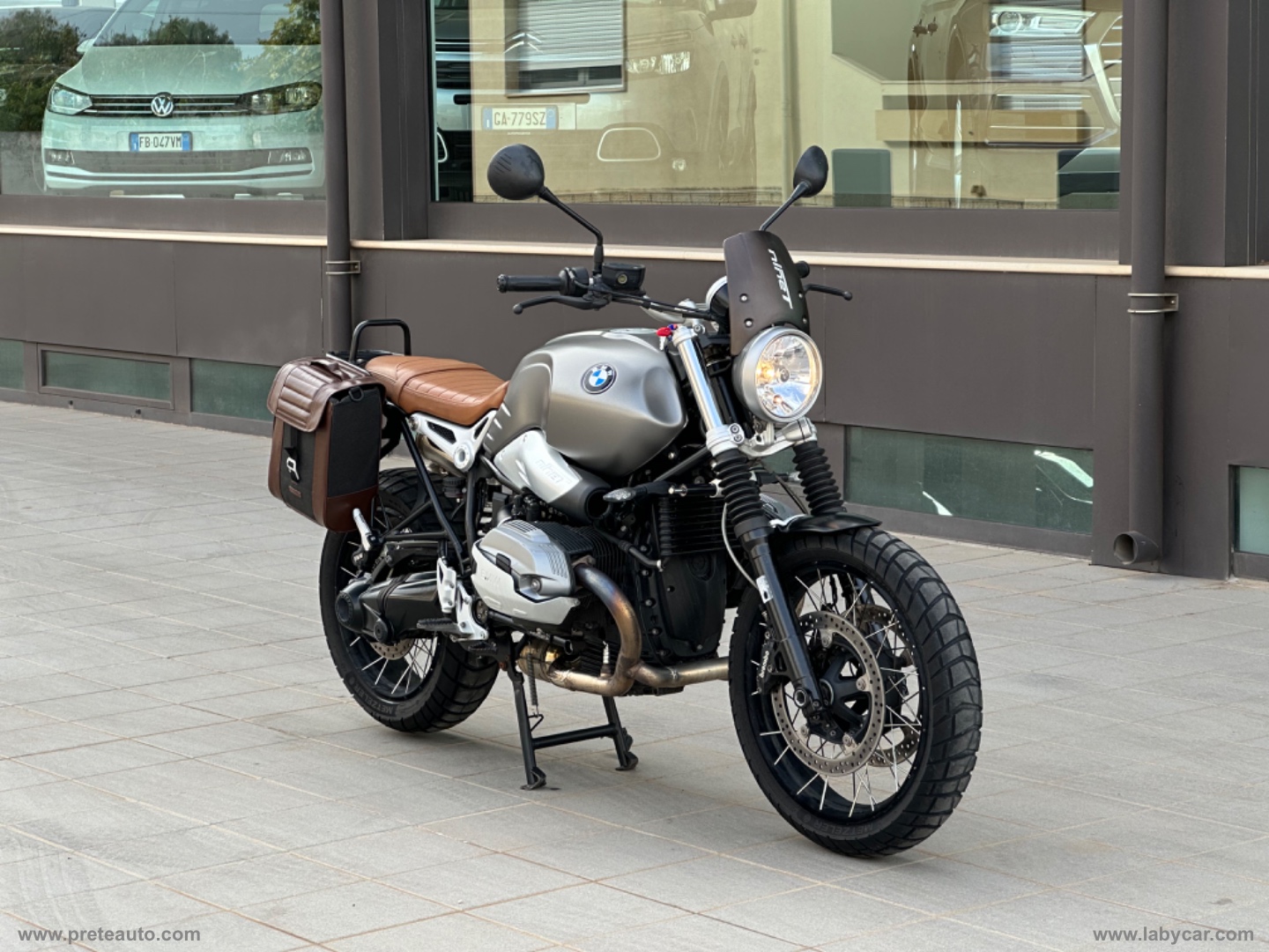 R NINE T SCRAMBLER                                                        