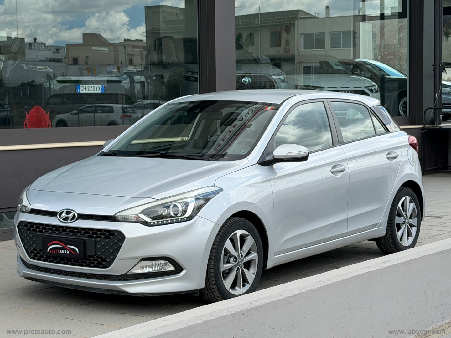 HYUNDAI