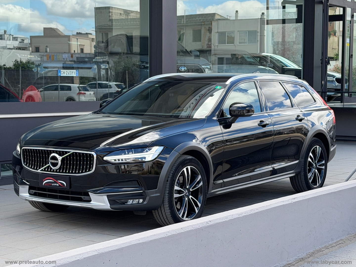 VOLVO