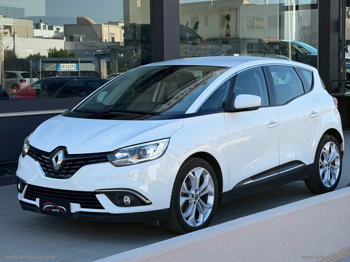 RENAULT