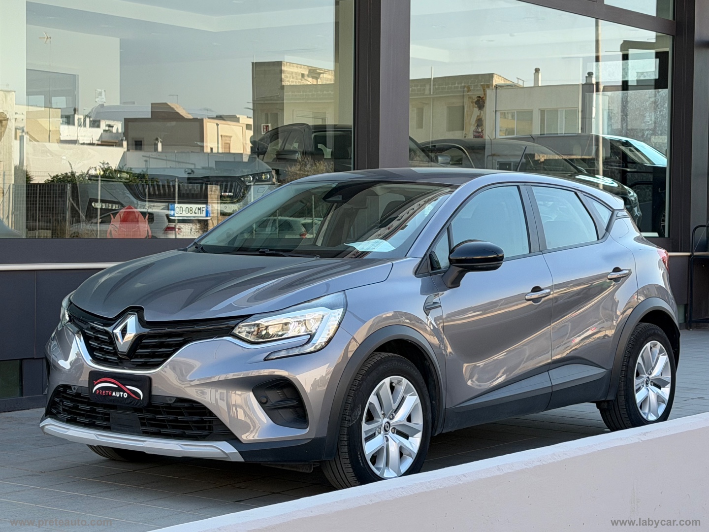 RENAULT