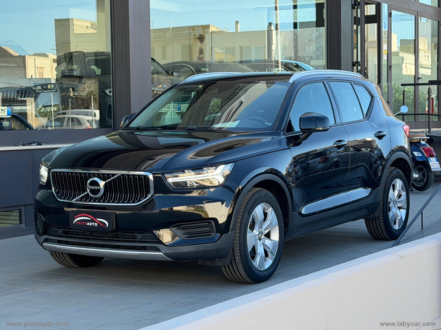 VOLVO XC40