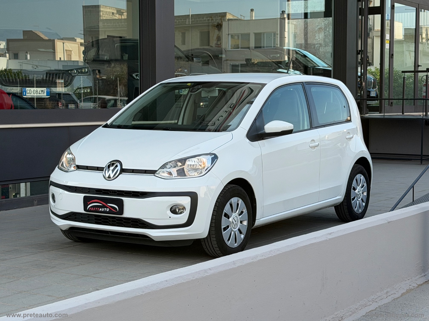 VOLKSWAGEN 1.0 5p. move up!                                                        