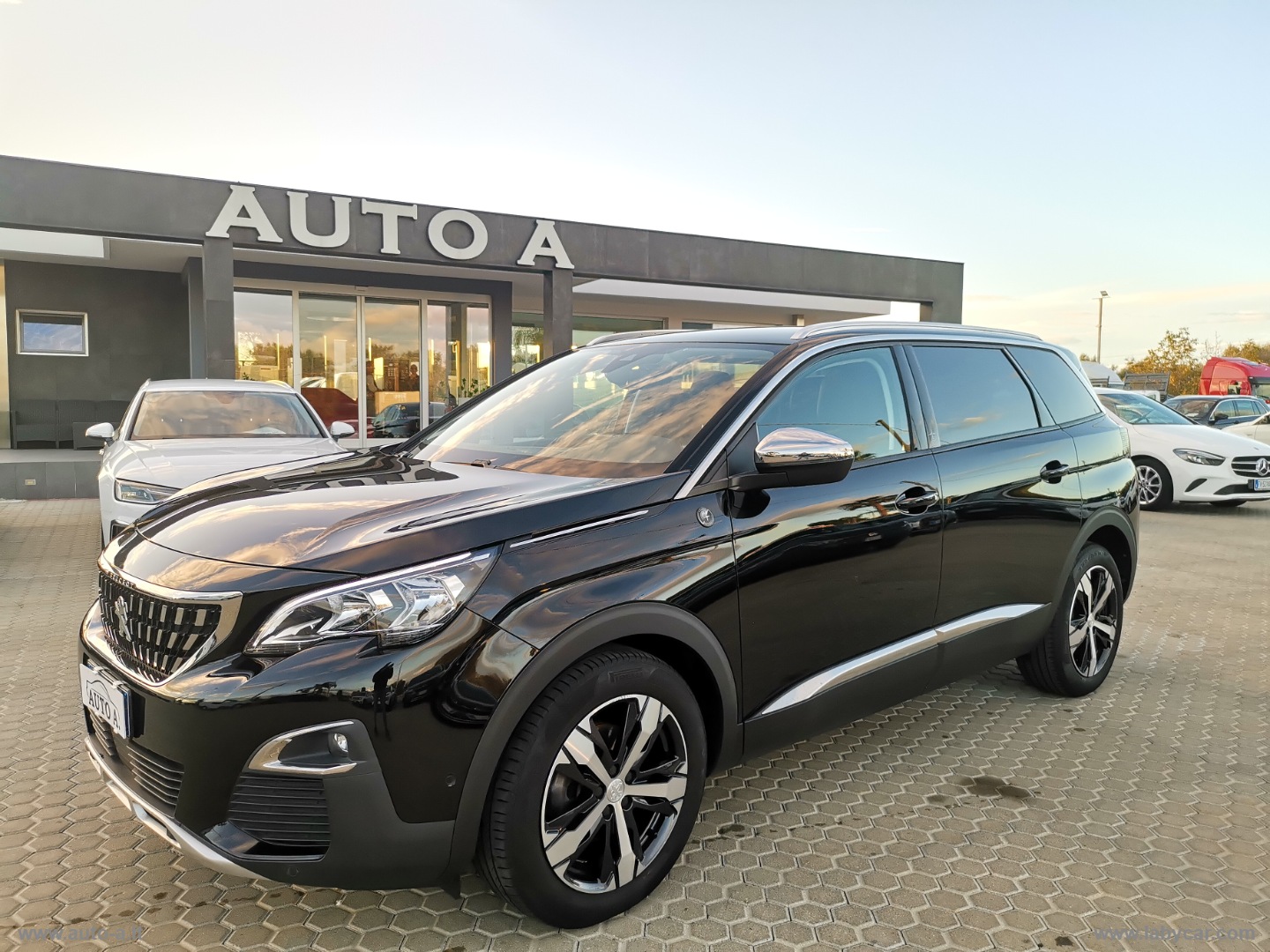 PEUGEOT 5008