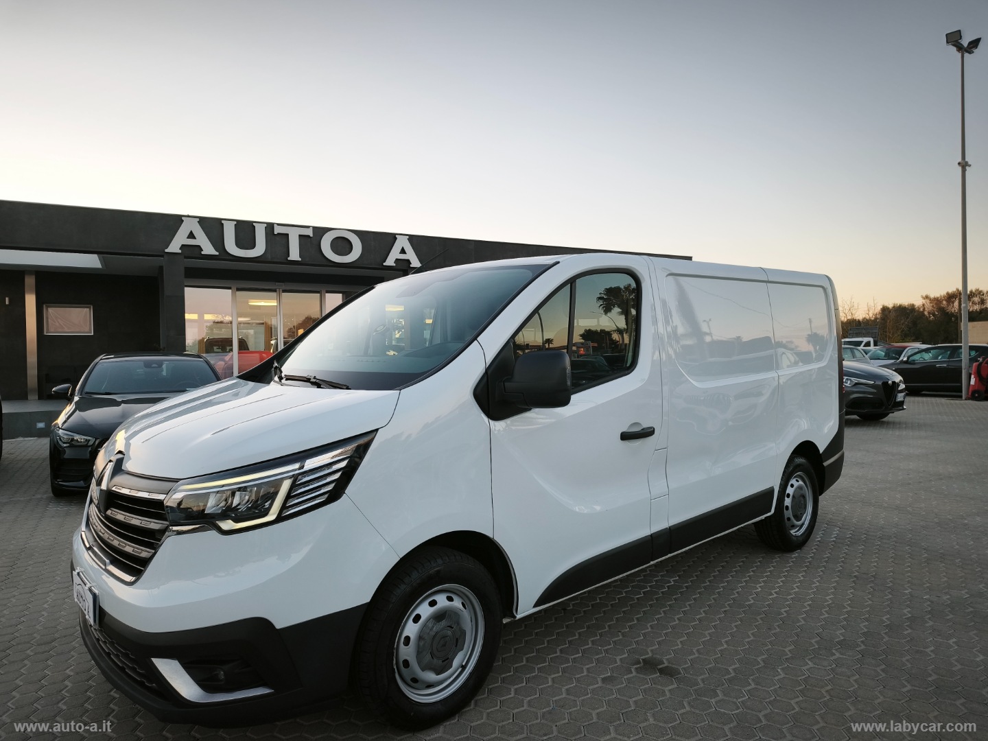 RENAULT Trafic