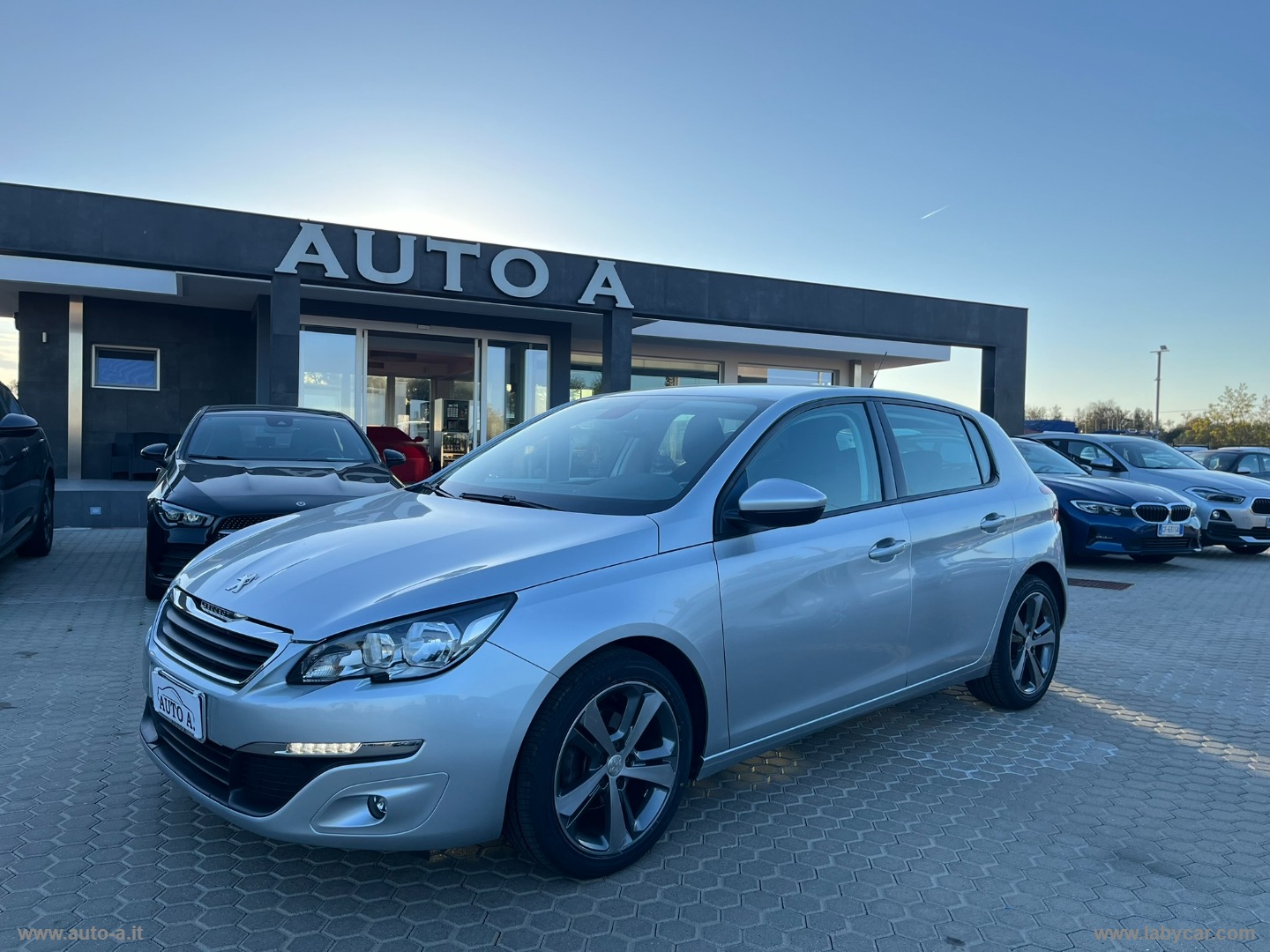 PEUGEOT 308