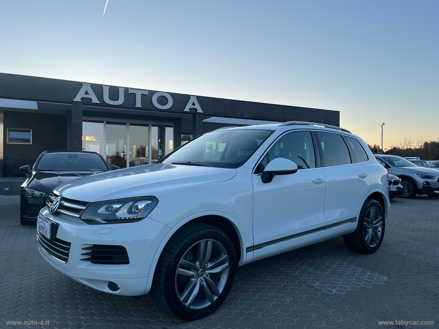 VOLKSWAGEN Touareg