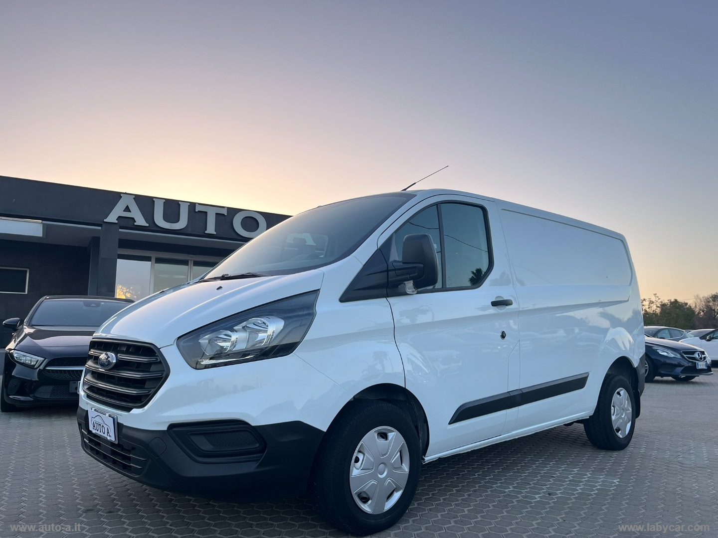 FORD TRANSIT CUSTOM 2.0 TDCi 110 CV FURGONE                                                        