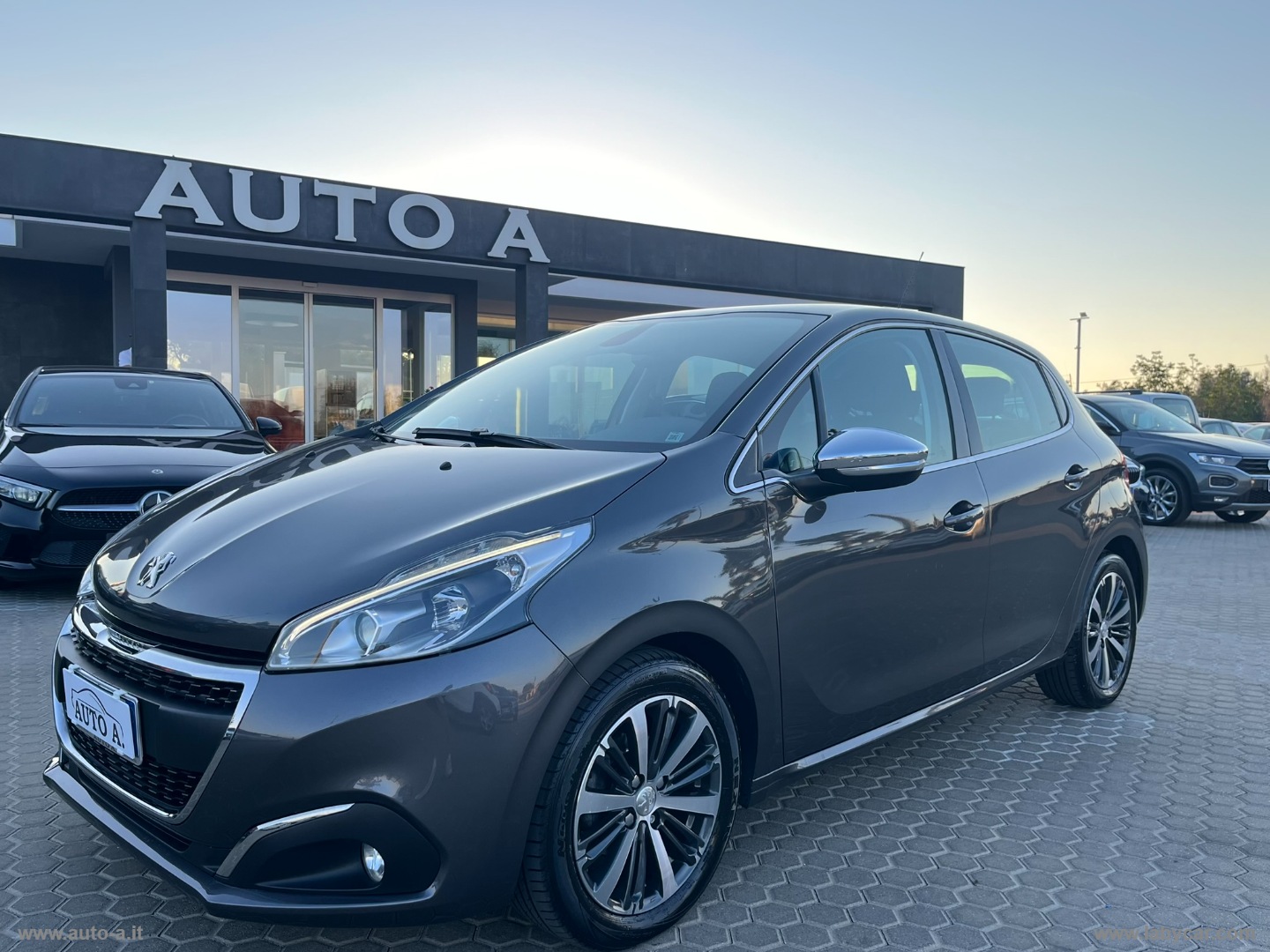 PEUGEOT&nbsp;208