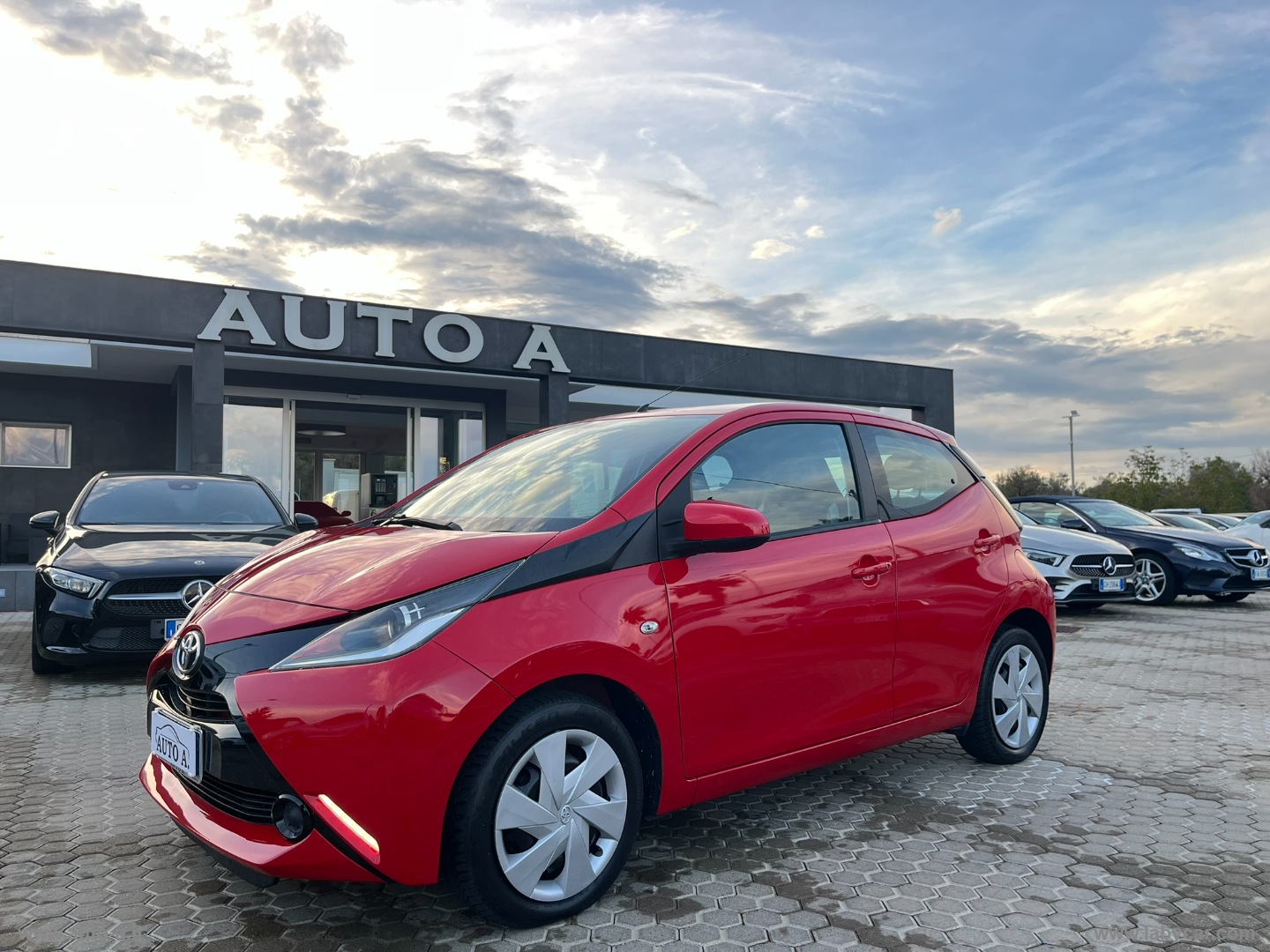 TOYOTA Aygo 1.0 VVT-i 69 CV 5p. x-cool                                                        