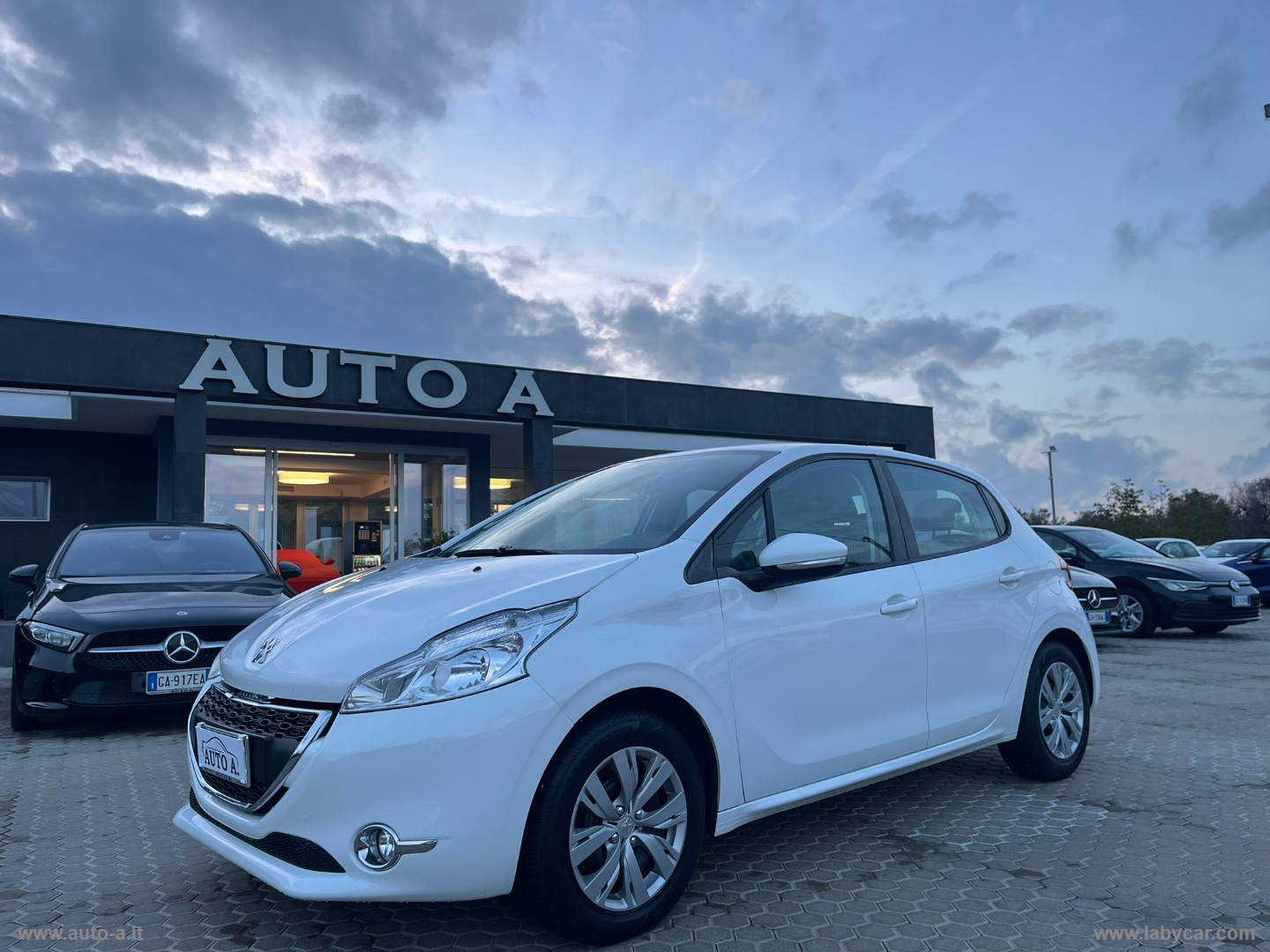 PEUGEOT&nbsp;208