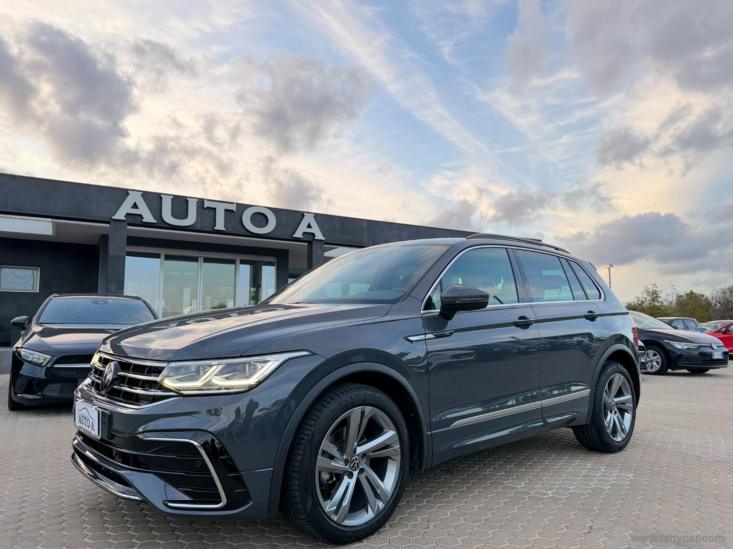 VOLKSWAGEN Tiguan 2.0 TDI 150CV SCR DSG R-Line                                                        