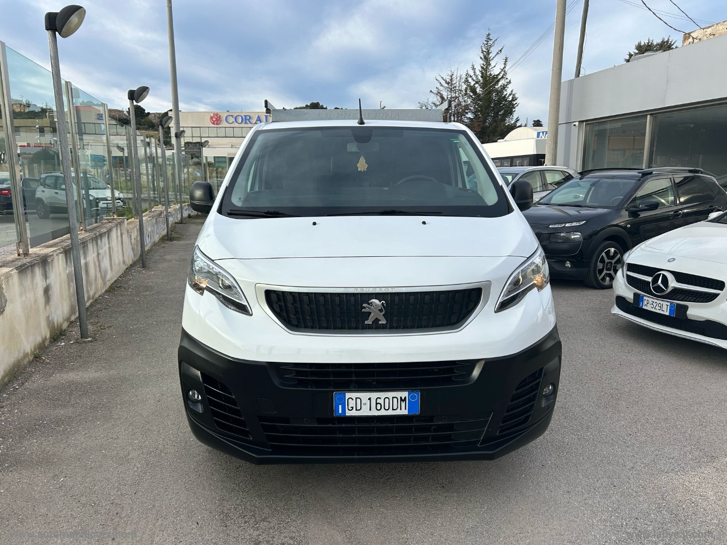 PEUGEOT 