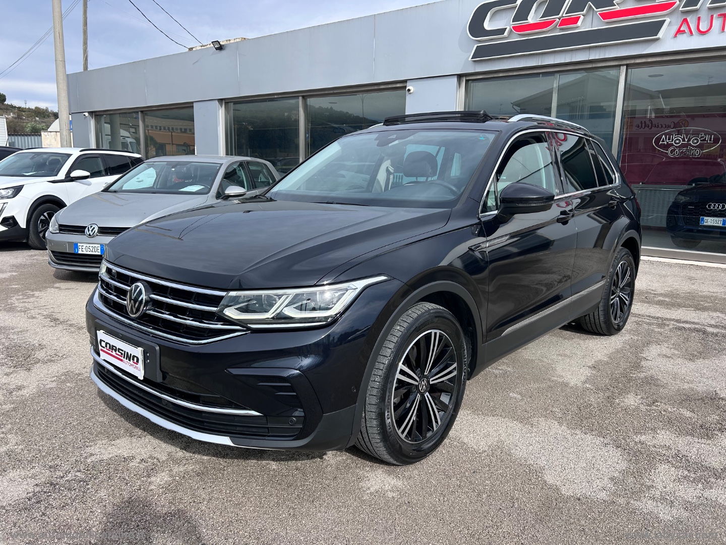 VOLKSWAGEN Tiguan