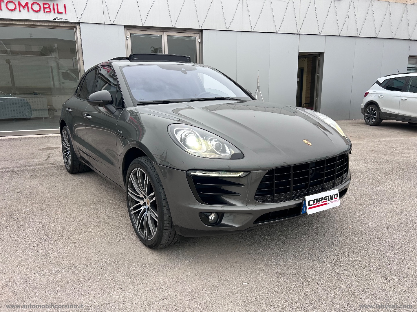 PORSCHE Macan