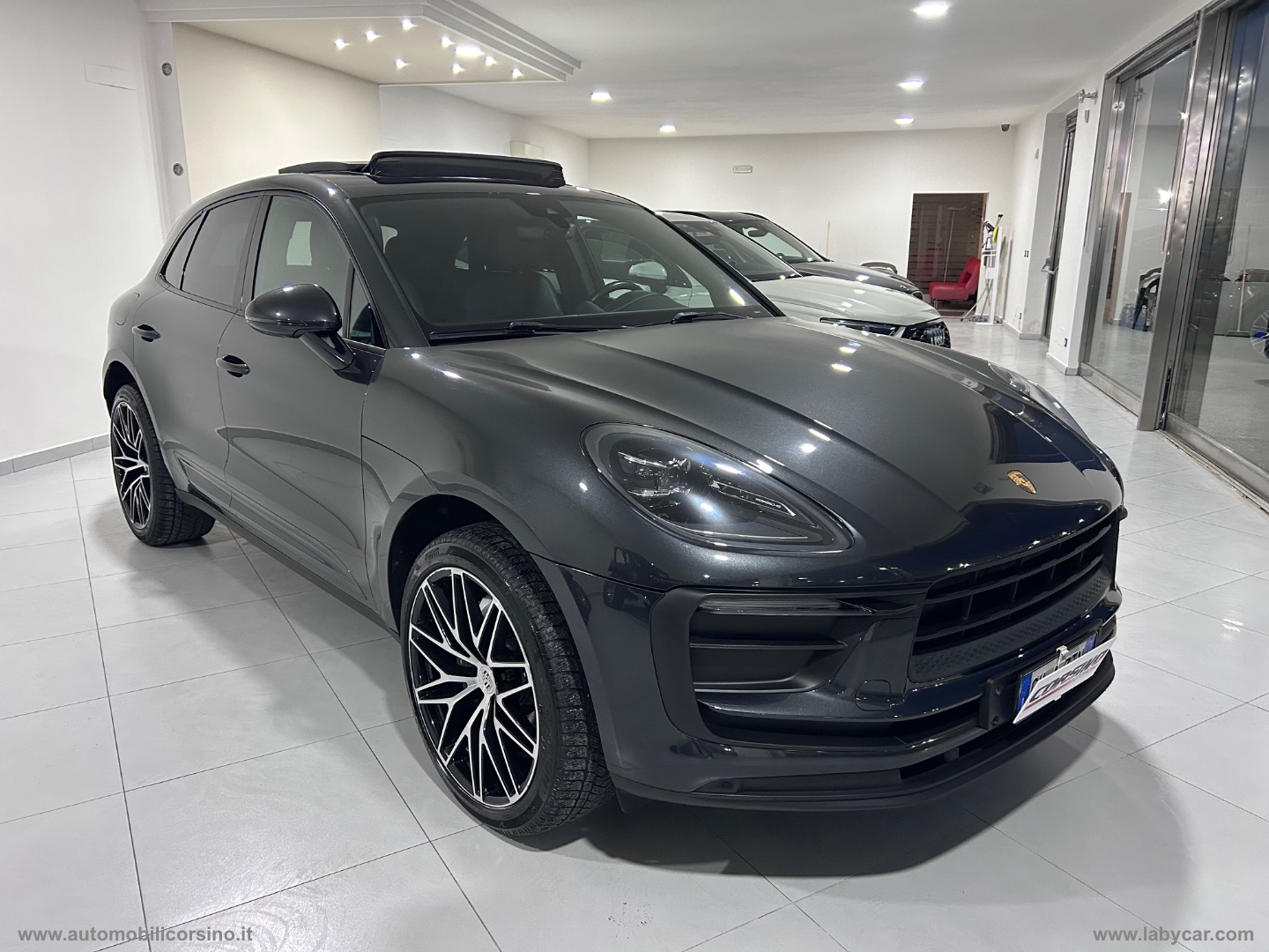 PORSCHE Macan