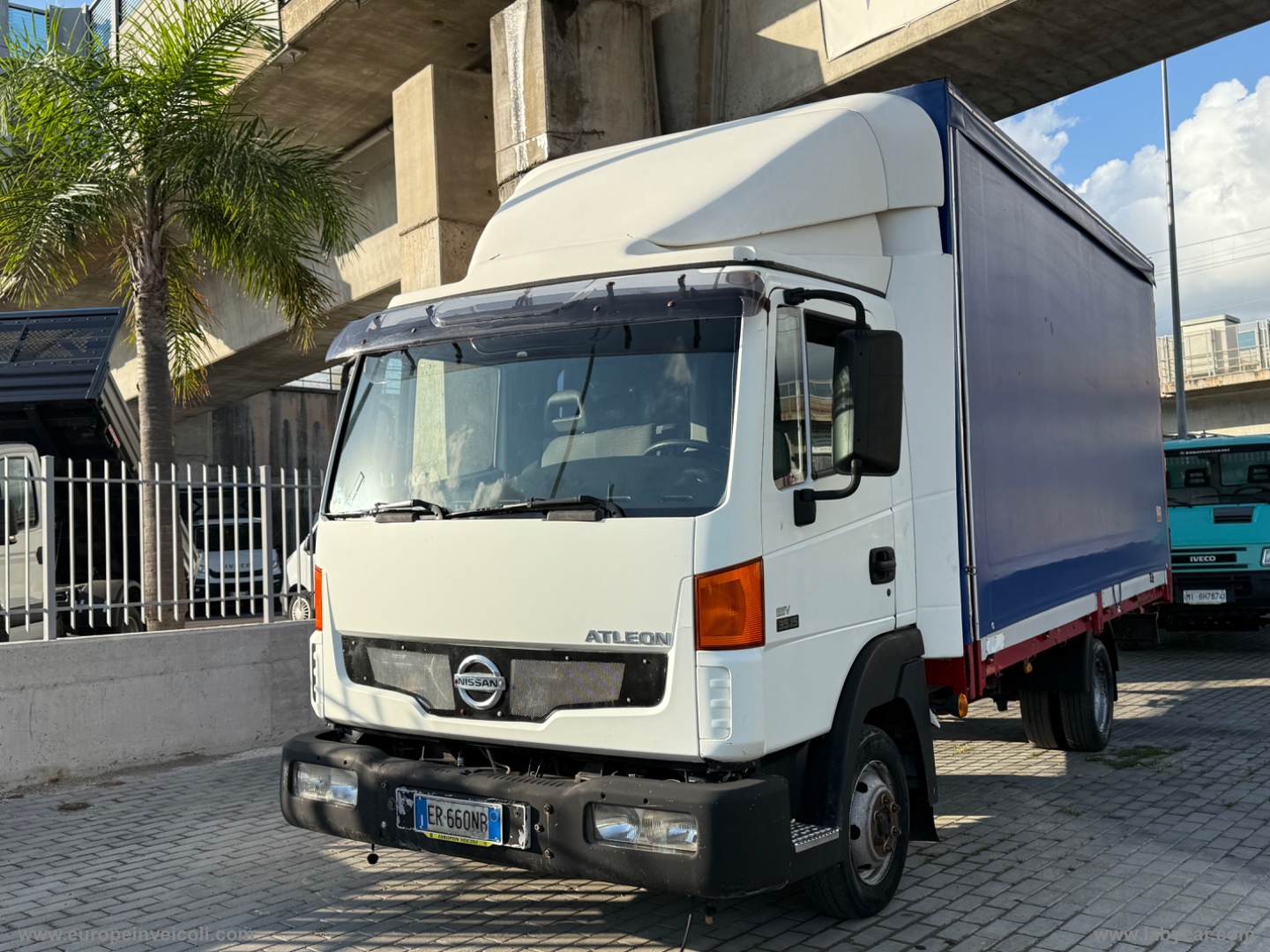 NISSAN 