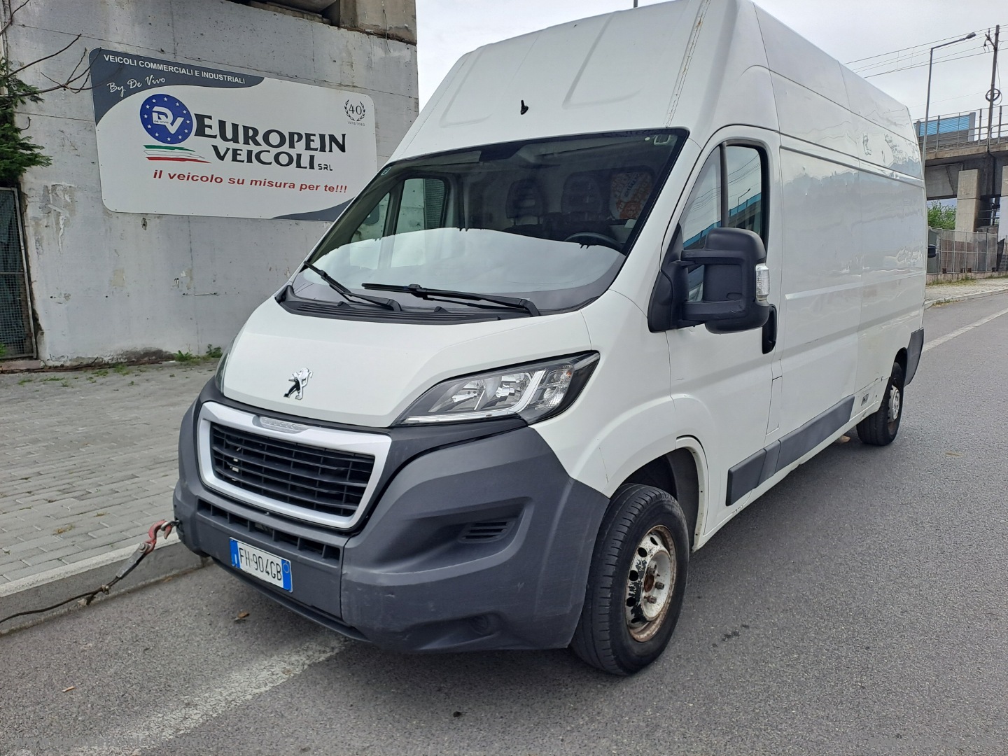 PEUGEOT 