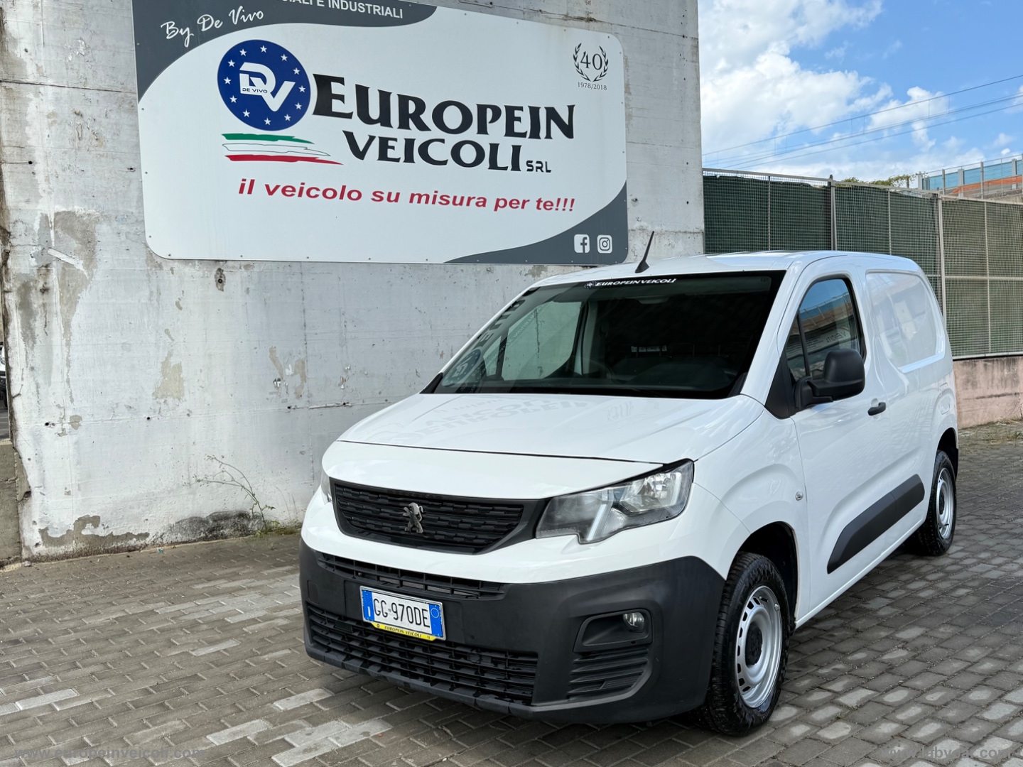 PEUGEOT 