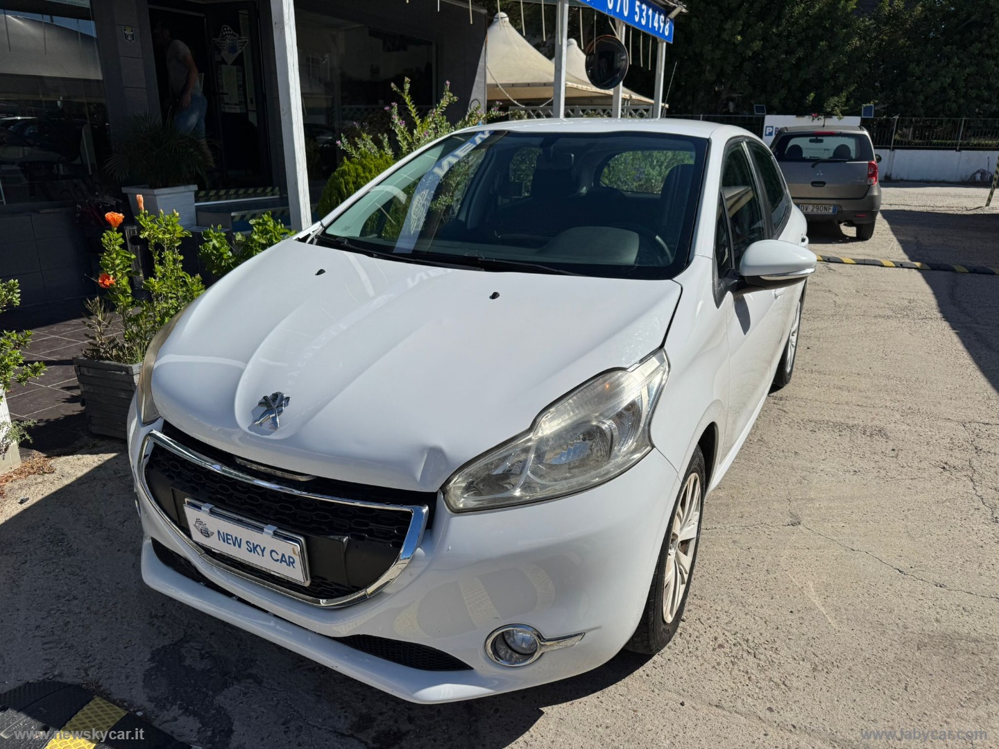 PEUGEOT 208