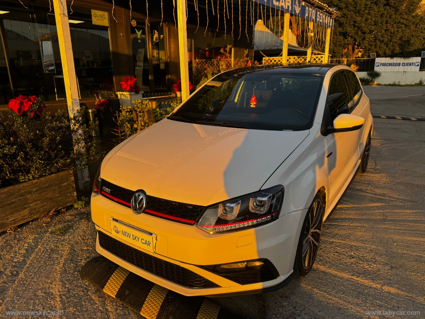VOLKSWAGEN Polo