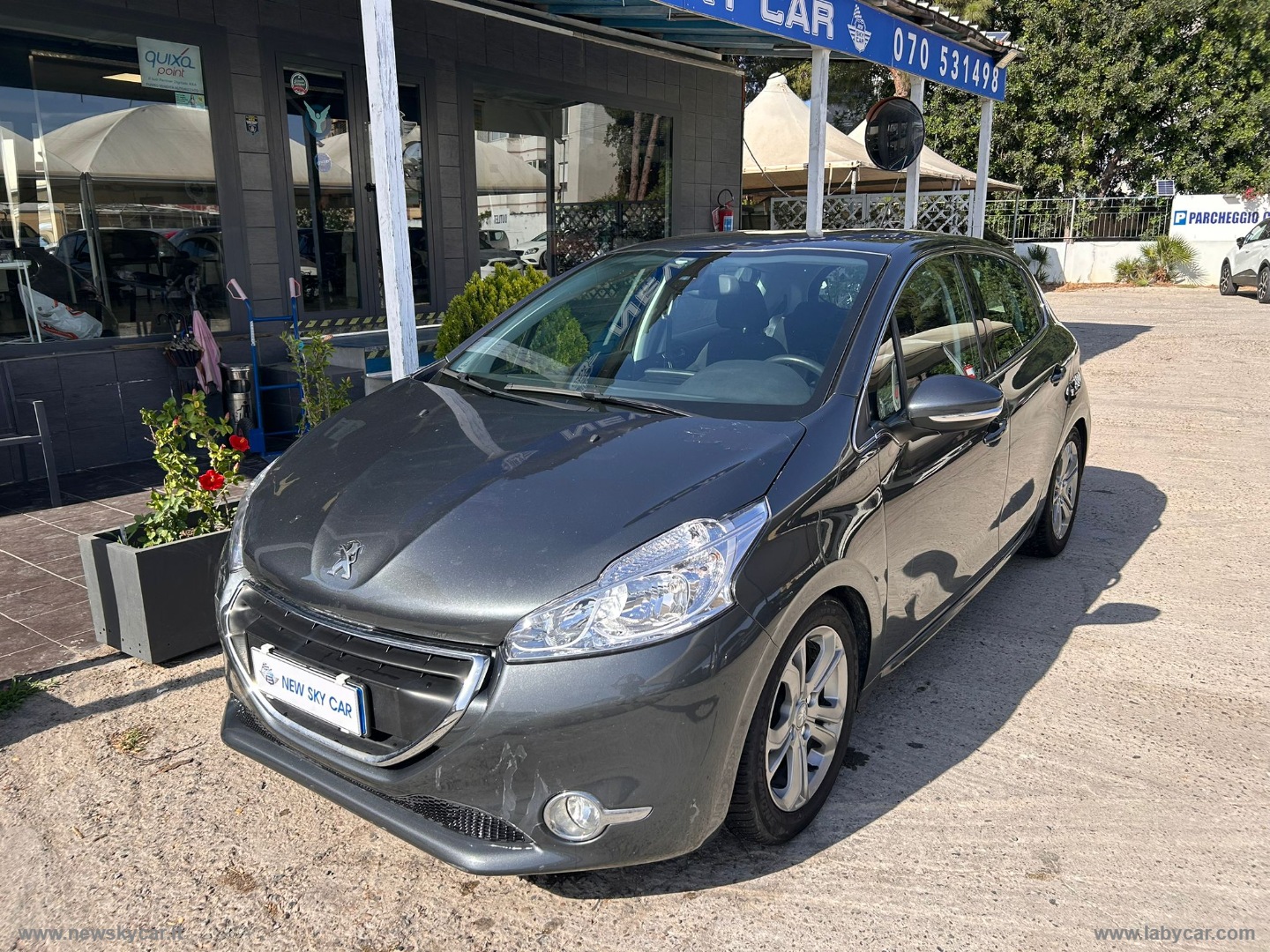 PEUGEOT 208