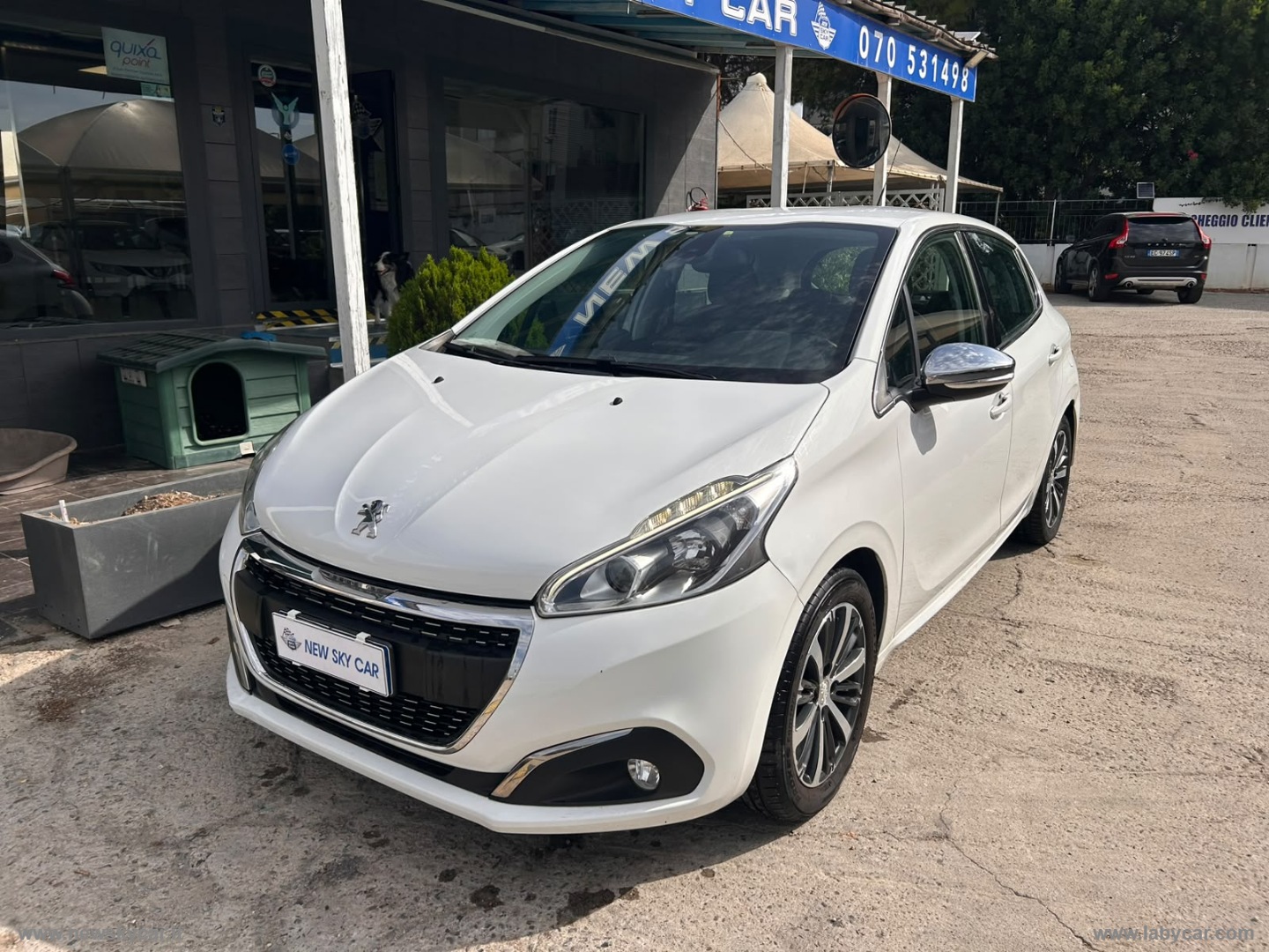 PEUGEOT 208