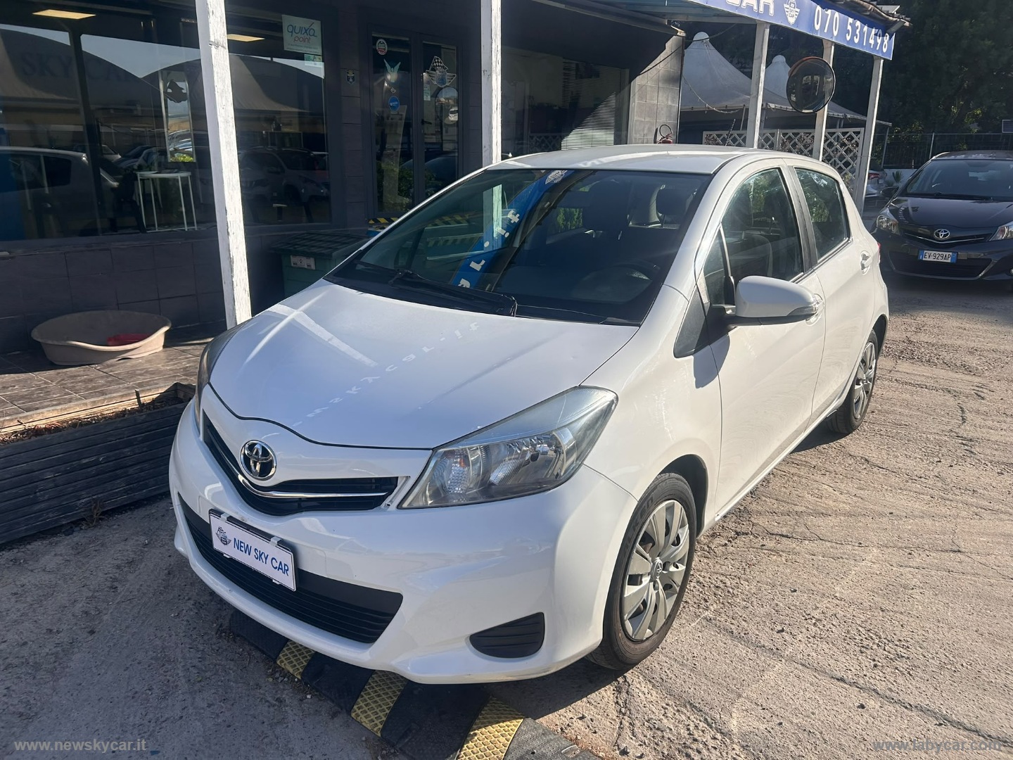 TOYOTA Yaris