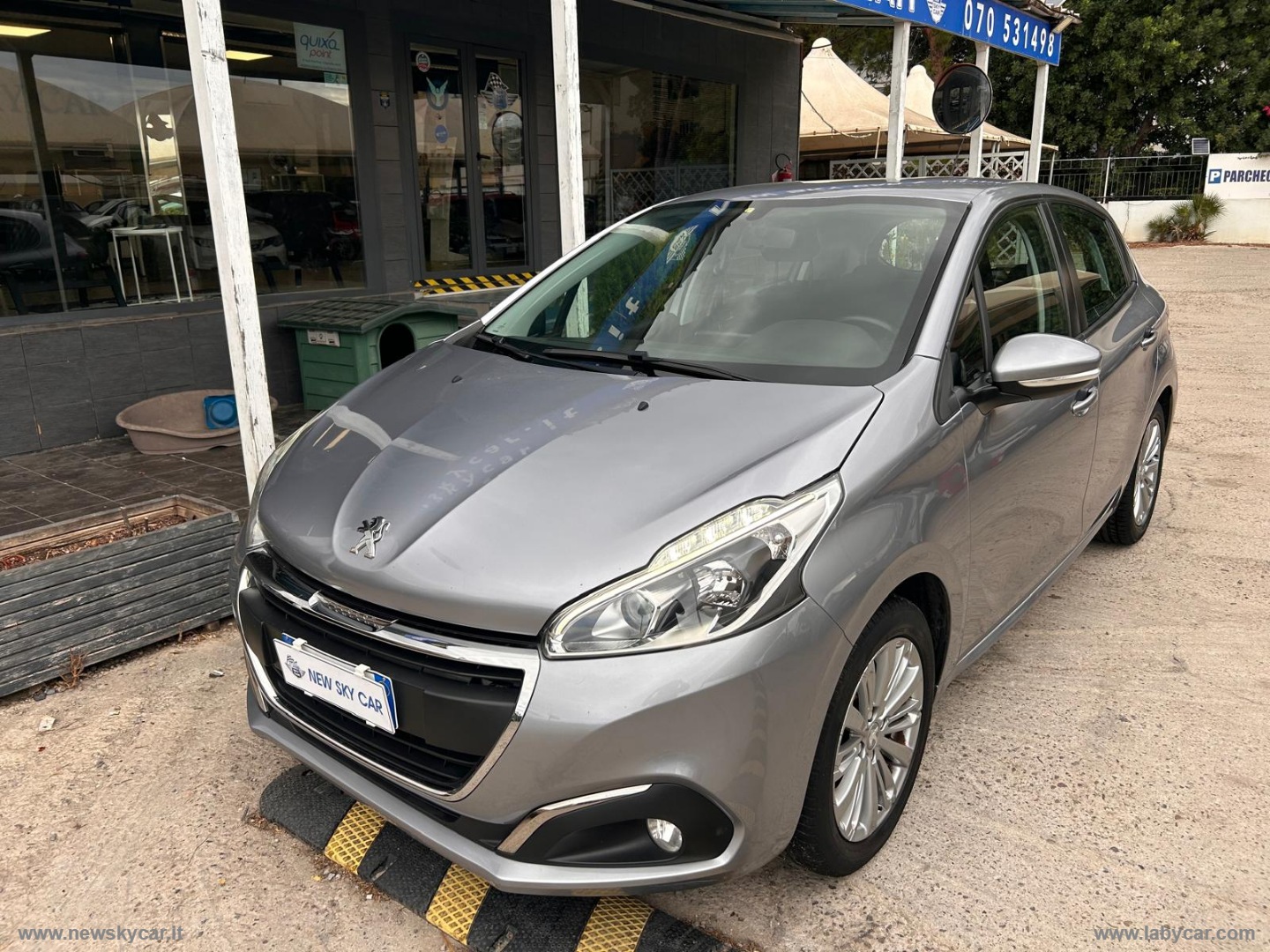 PEUGEOT 208