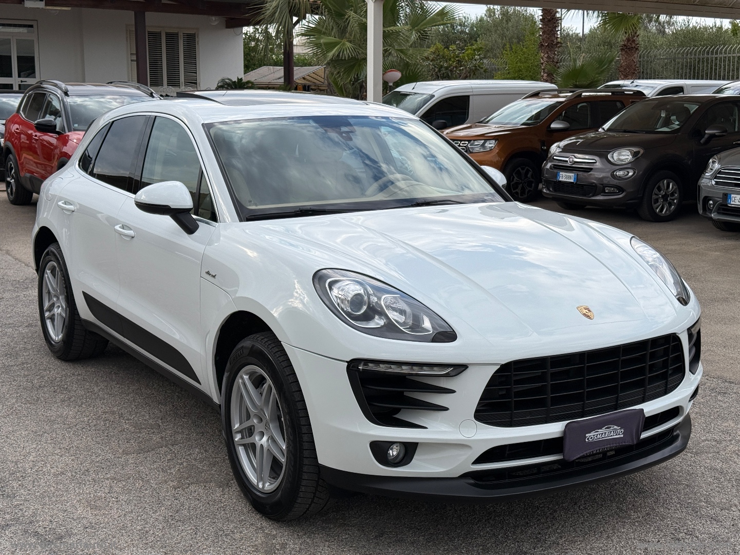 PORSCHE Macan